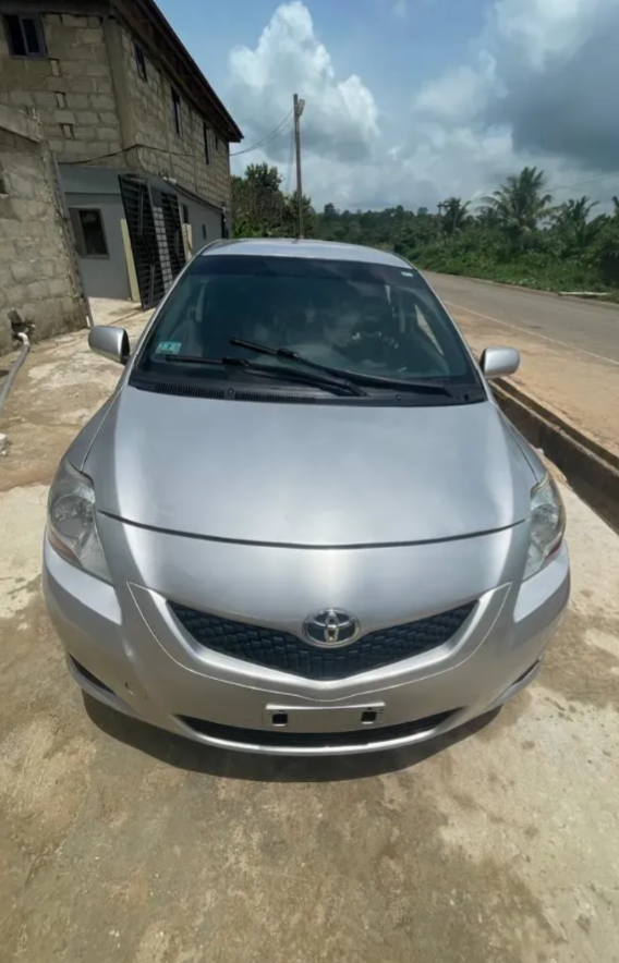 Toyota yaris dv 2025
