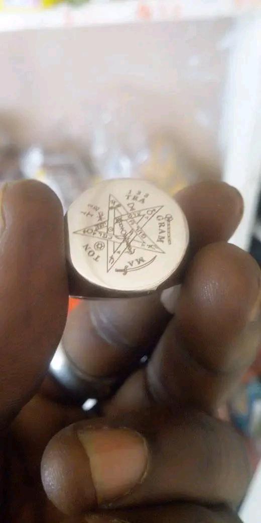 Tetragramton rings
