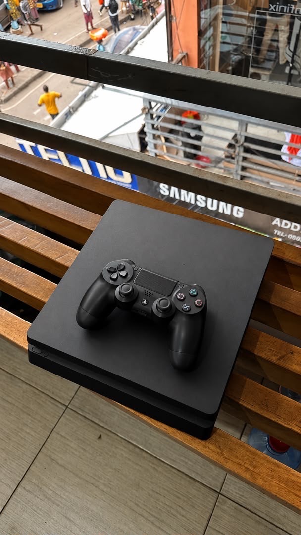 Ps4 slime 1tb jailbreak with 15 hard games andone controller