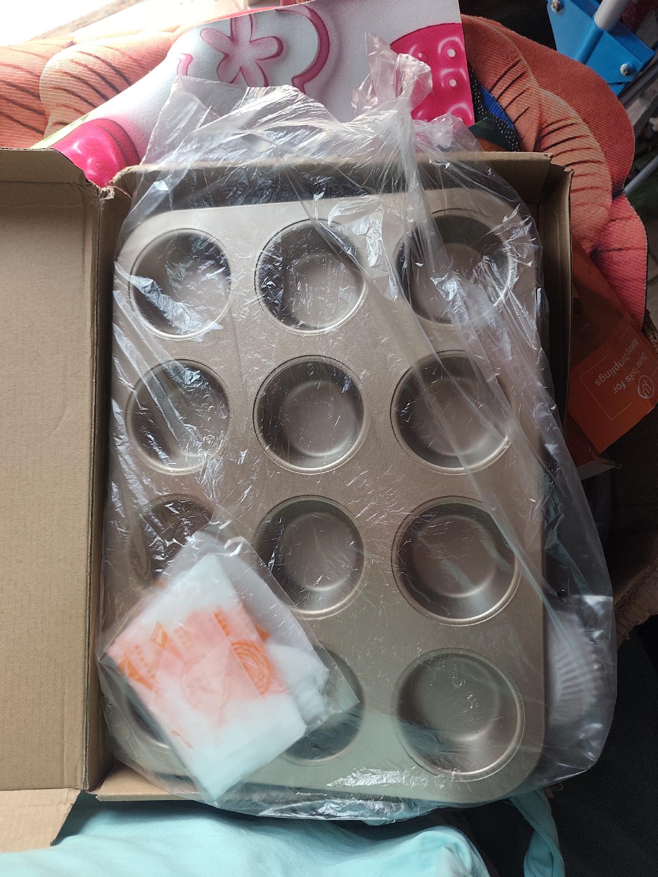 Full cupcake 🧁 set with piping bags, and inner liners