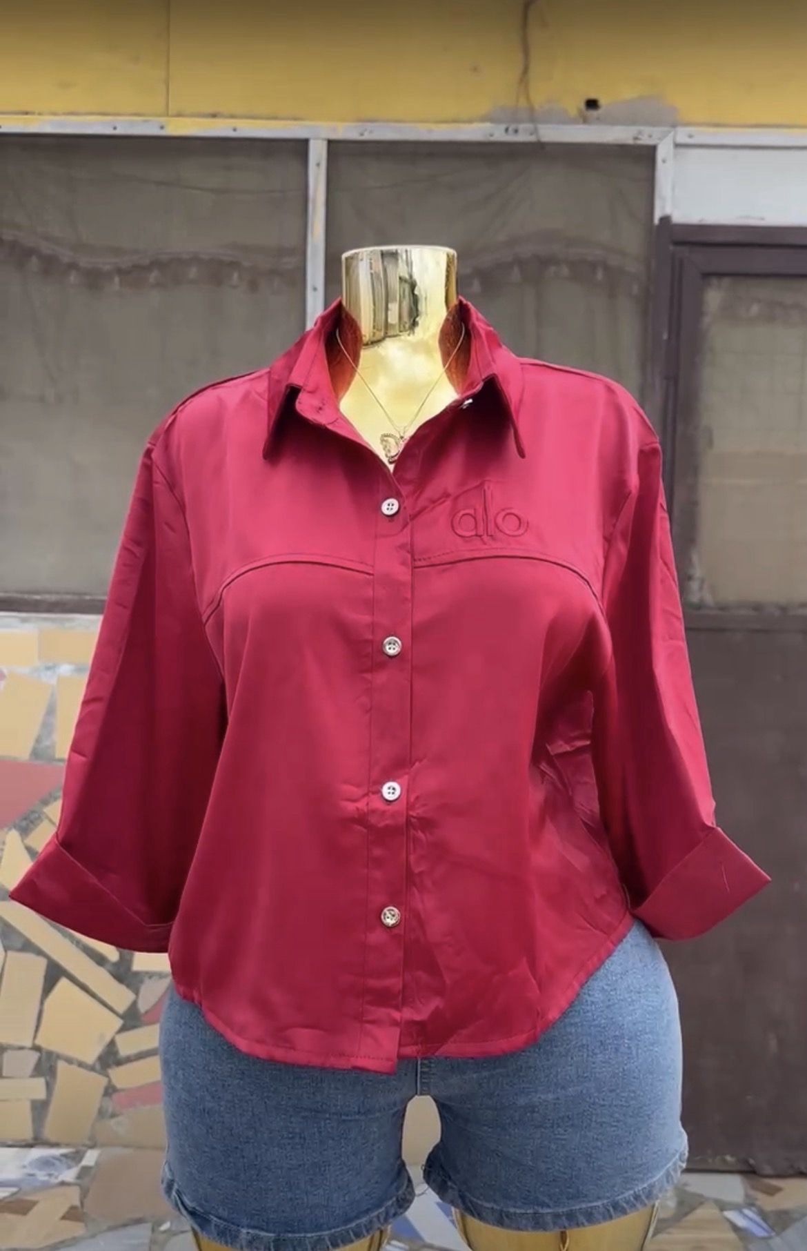 Alo short sleeve shirt