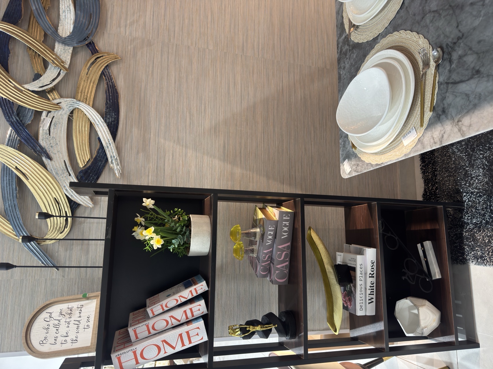 Luxury modern standing shelf with complete decor set