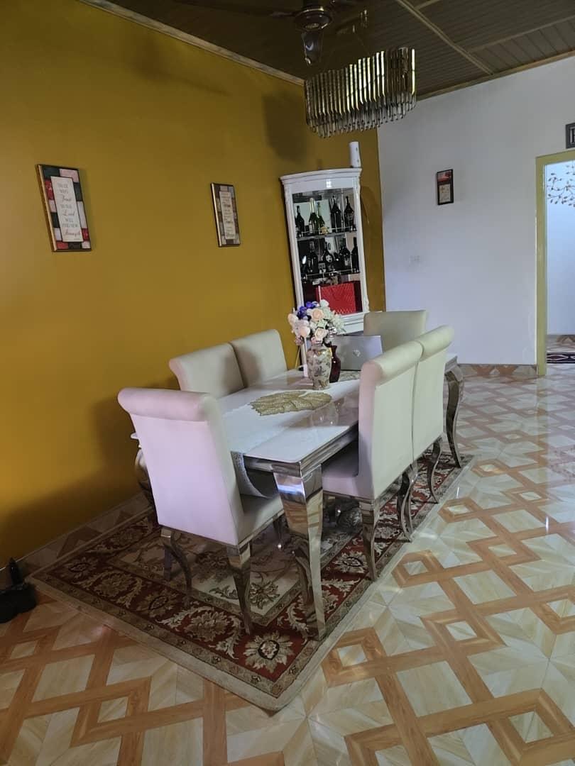 5 bedrooms house