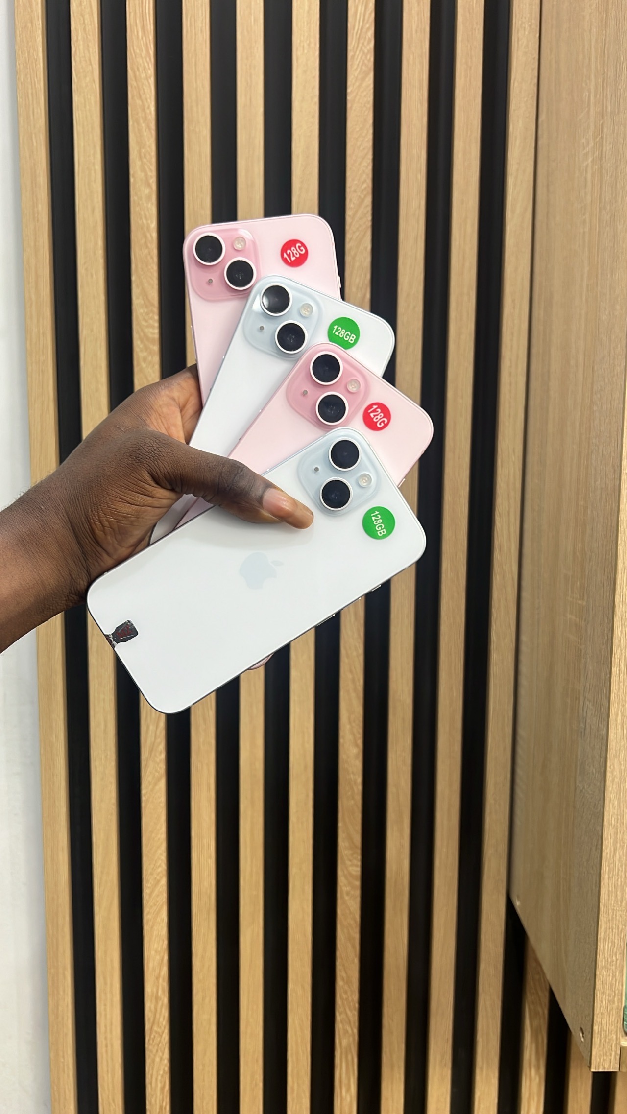  iphone 15factory unlock128gig (5-10% off price )🛍️face id ✅true tone✅very neat