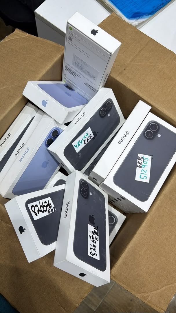 Brand new 17 256gb esim locked