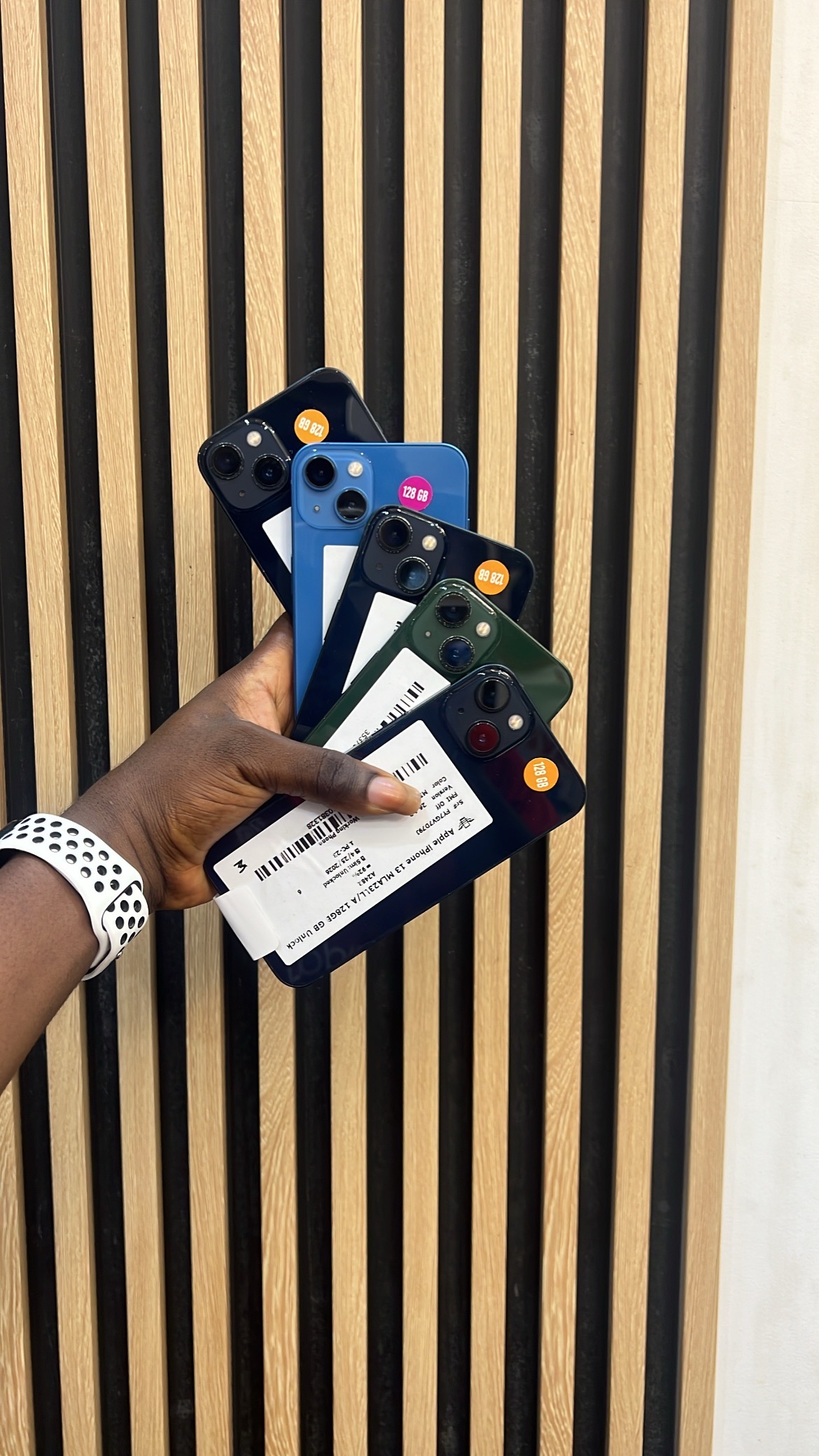  iphone 13factory unlock128gig (5-10% off price )🛍️face id ✅true tone✅very neat