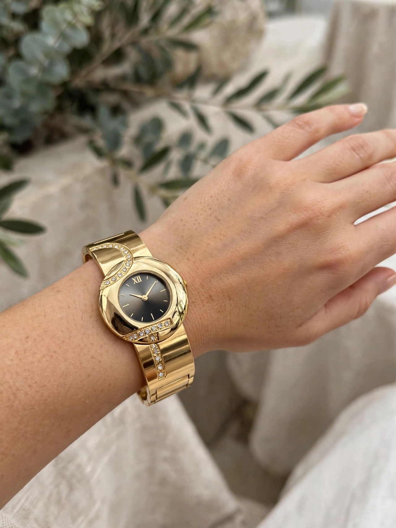 Ladies watch-gold