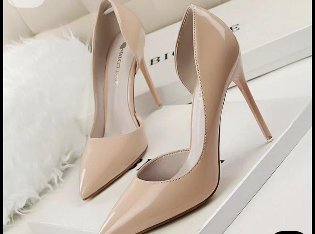 Nude shoe