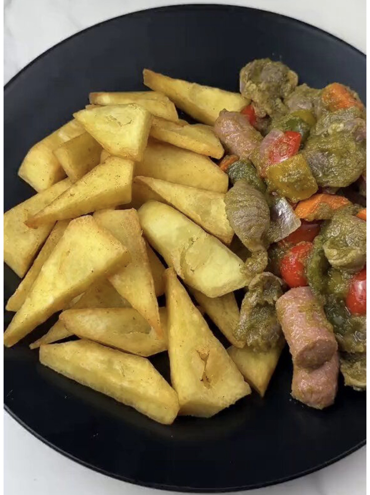 Hot and spicy gizzard and sauce with fried yam chips