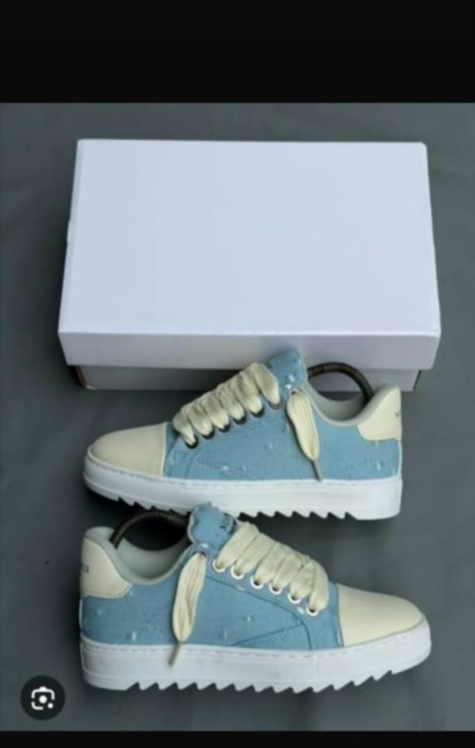 Light blue distressed sneakers (cream toe)