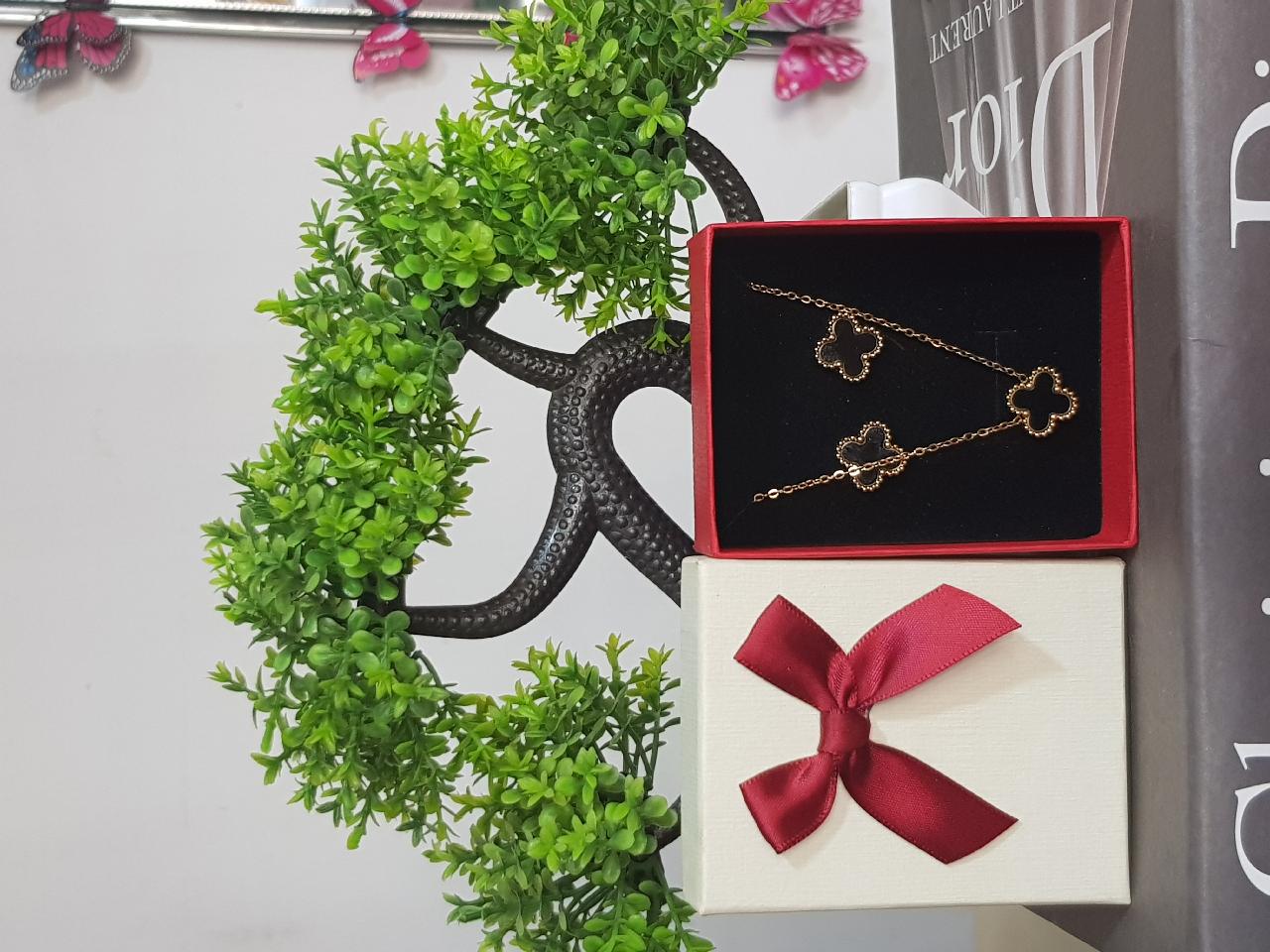 Van cleef earring and necklace