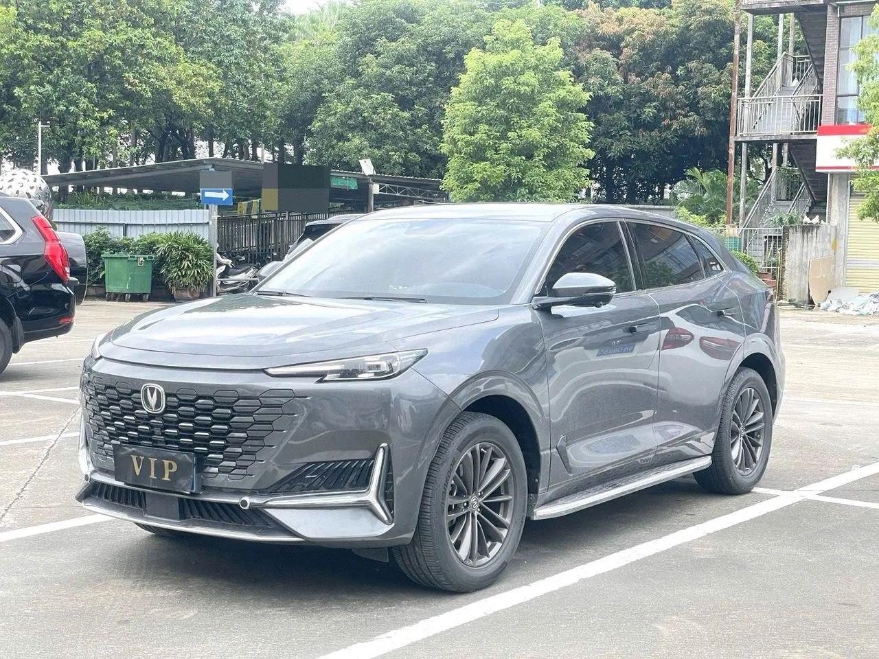Changan uni-k 2.0t suv, panoramic glass roof, digital driver display.