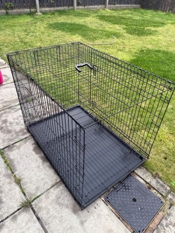 Foldable metal dog cage/crate