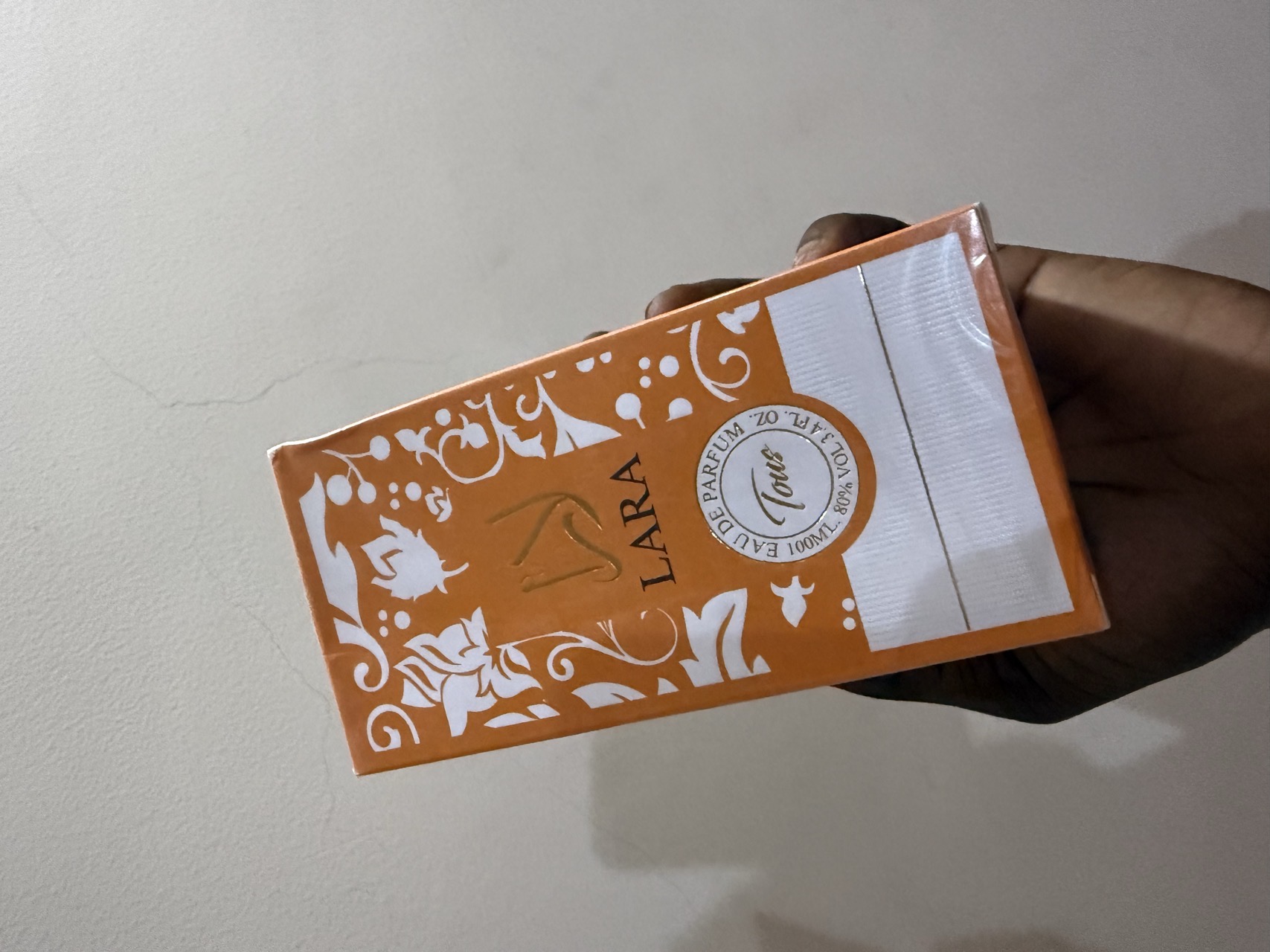 Lara orange perfume