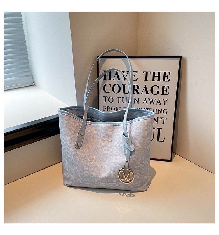 Different hand bags and tote bags