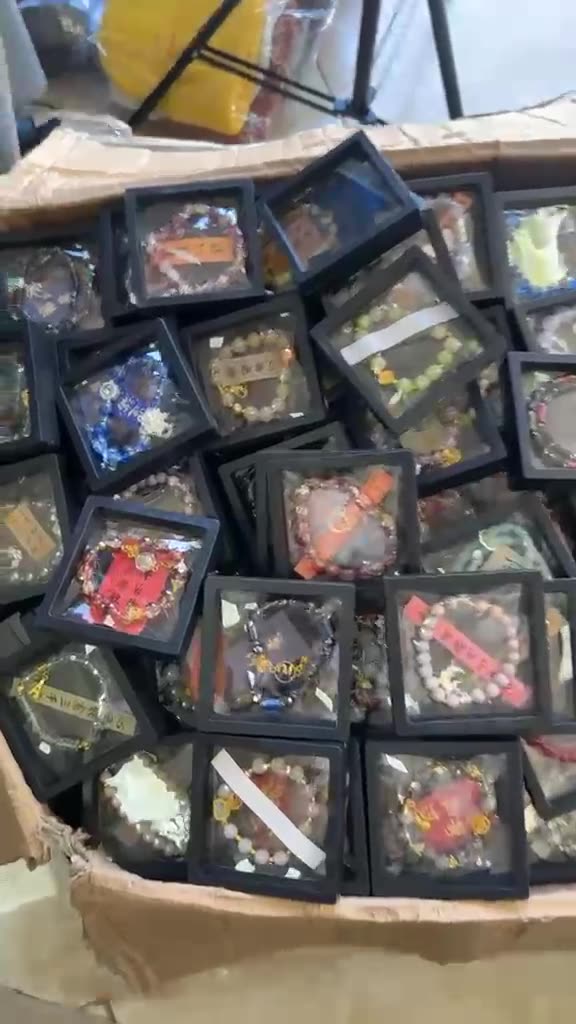 Hand beads with box