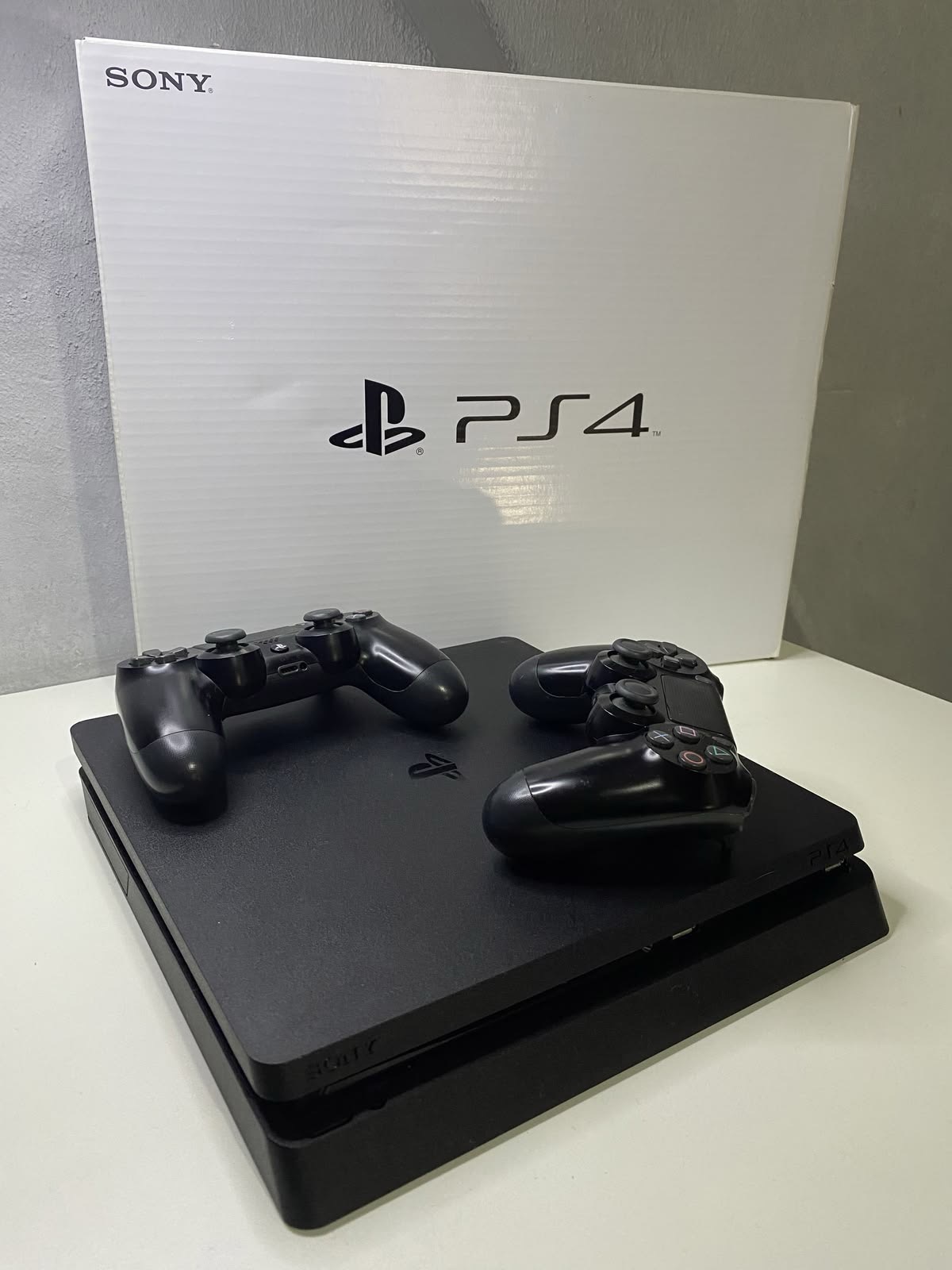 Play station 4 slim