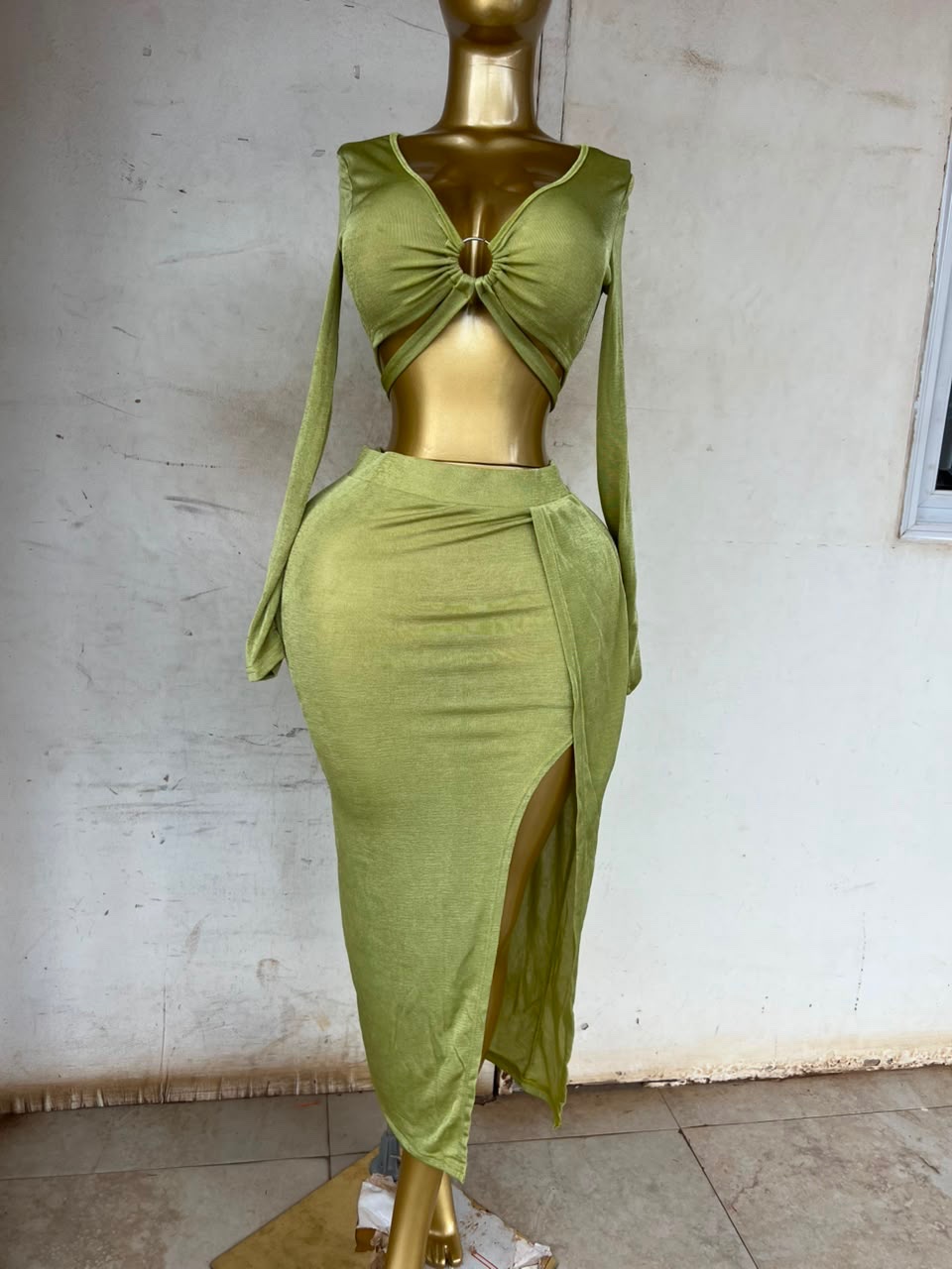 Goddess o-ring skirt set (gives it an elevated, dramatic feel)