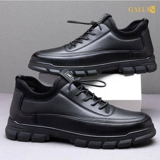 Black casual lace-up sneakers
