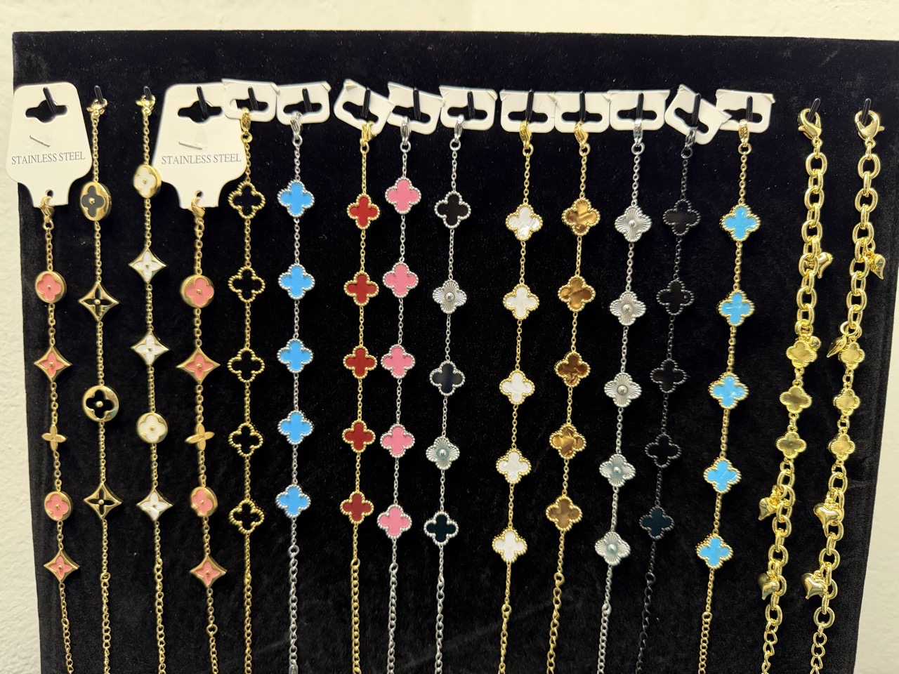 The élan clover collection