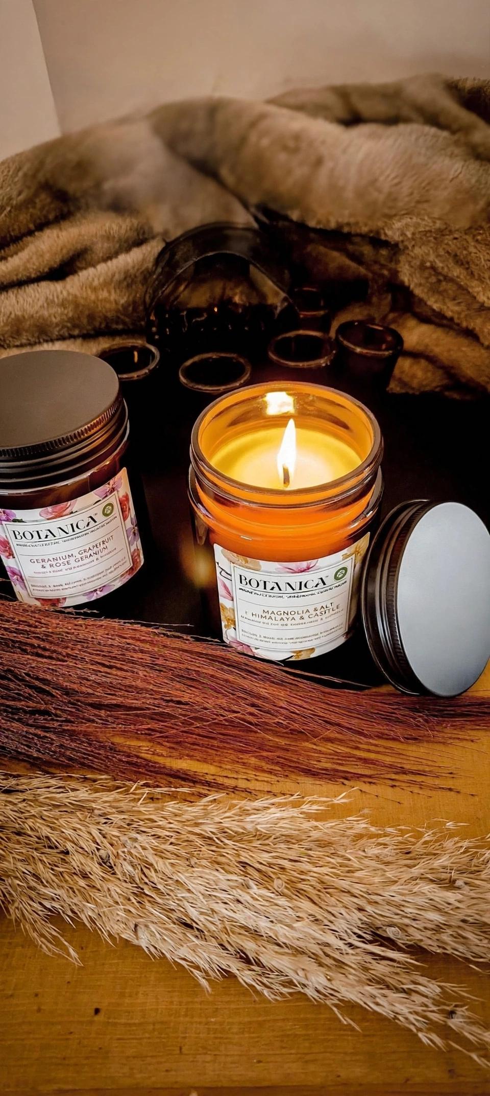 Airwick vanilla scented candle 105g