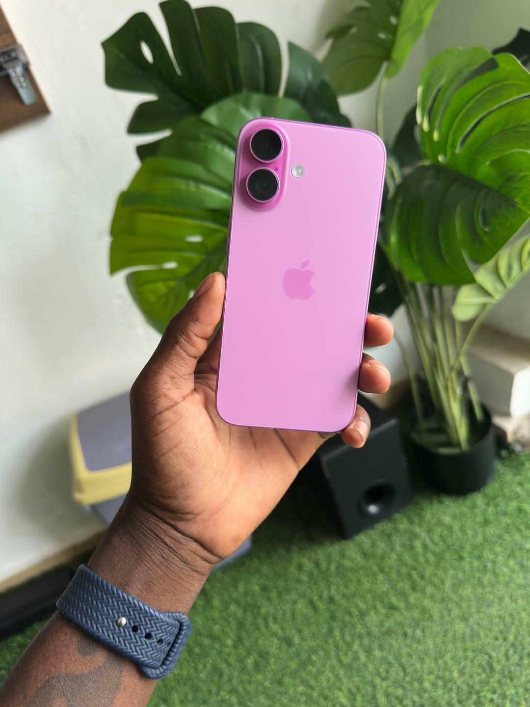 Iphone 16 128gb factory unlocked bh100%. cc; 79