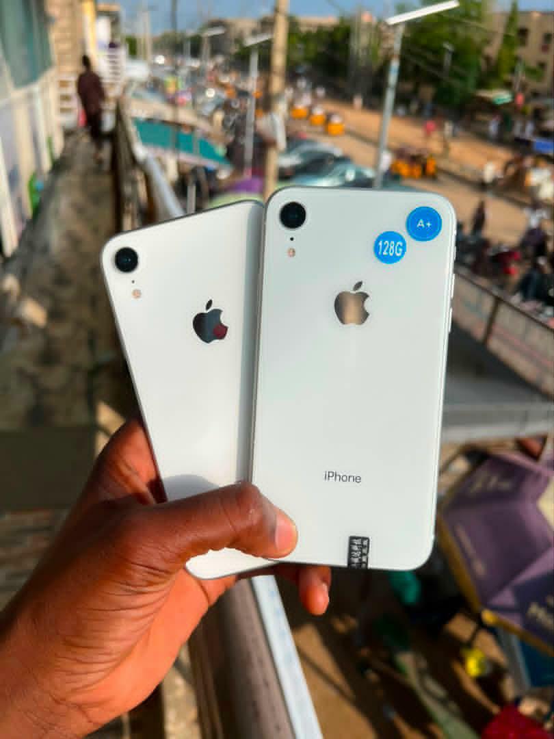 Clean used iphone xr 128gb