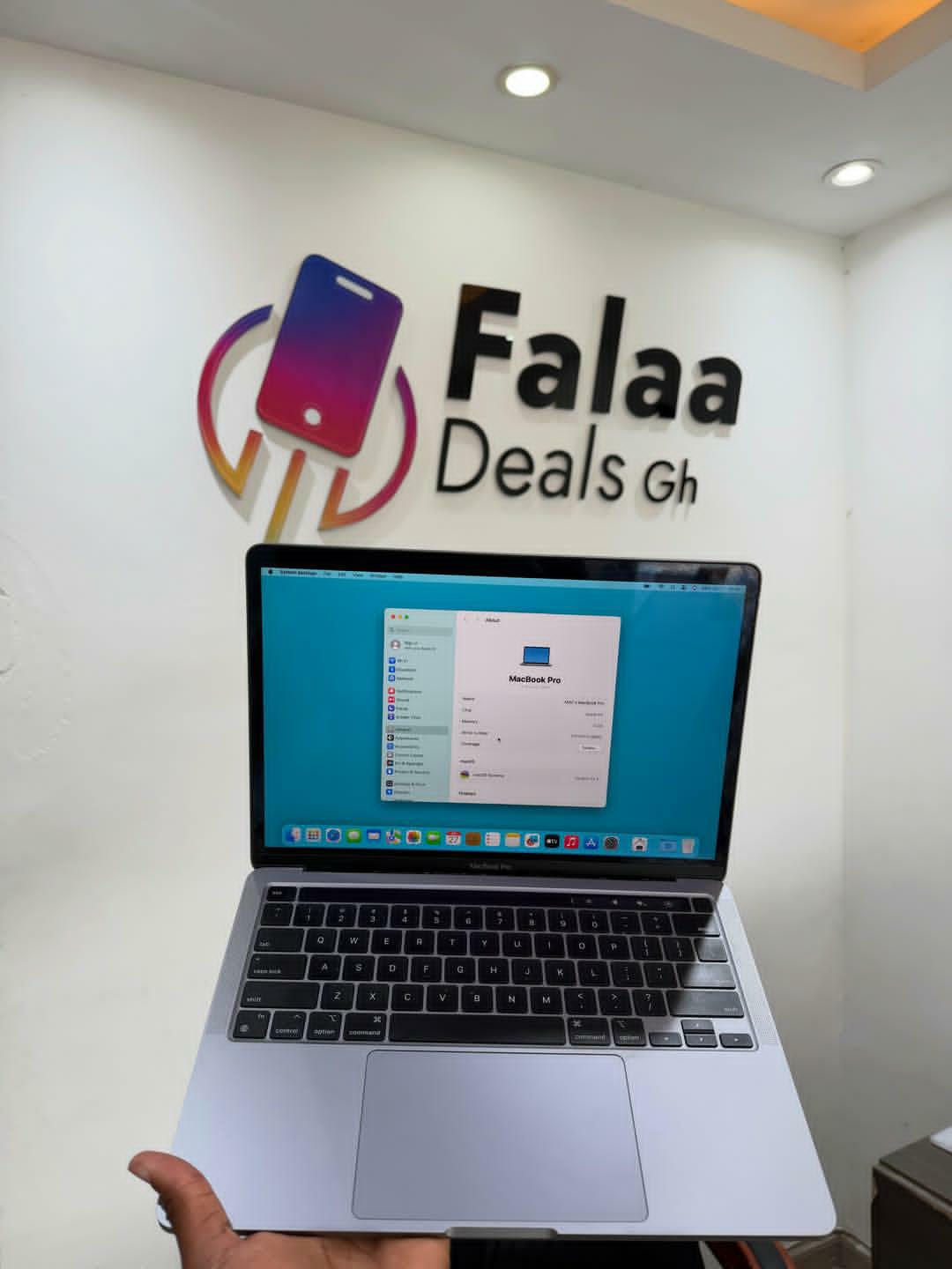 Quick grab 🔥macbook pro 2020 m1 chip8/256gb