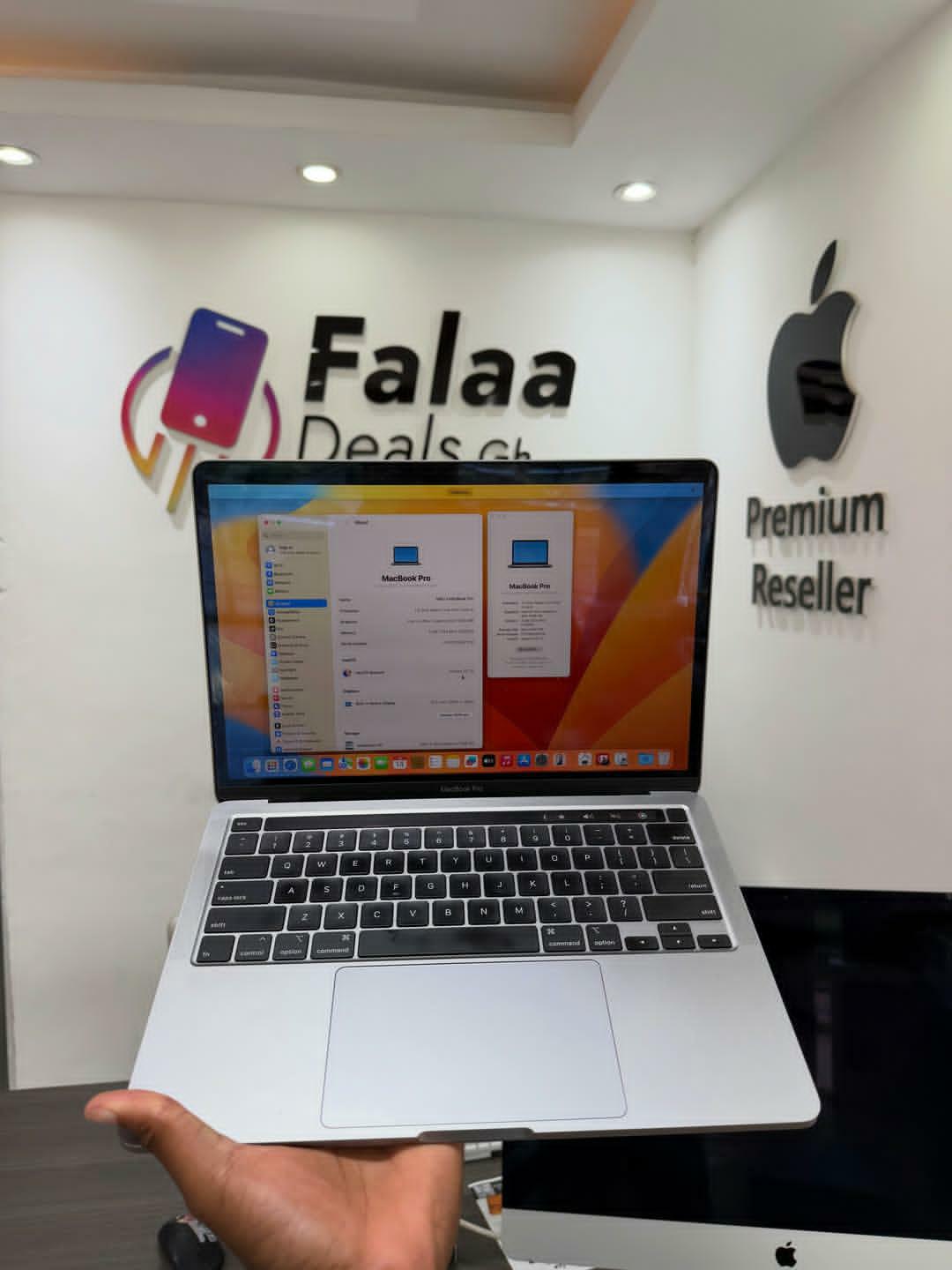 Quick grab 🔥macbook pro 2020 core i5 8/256gb || cc: 303barely visible line
