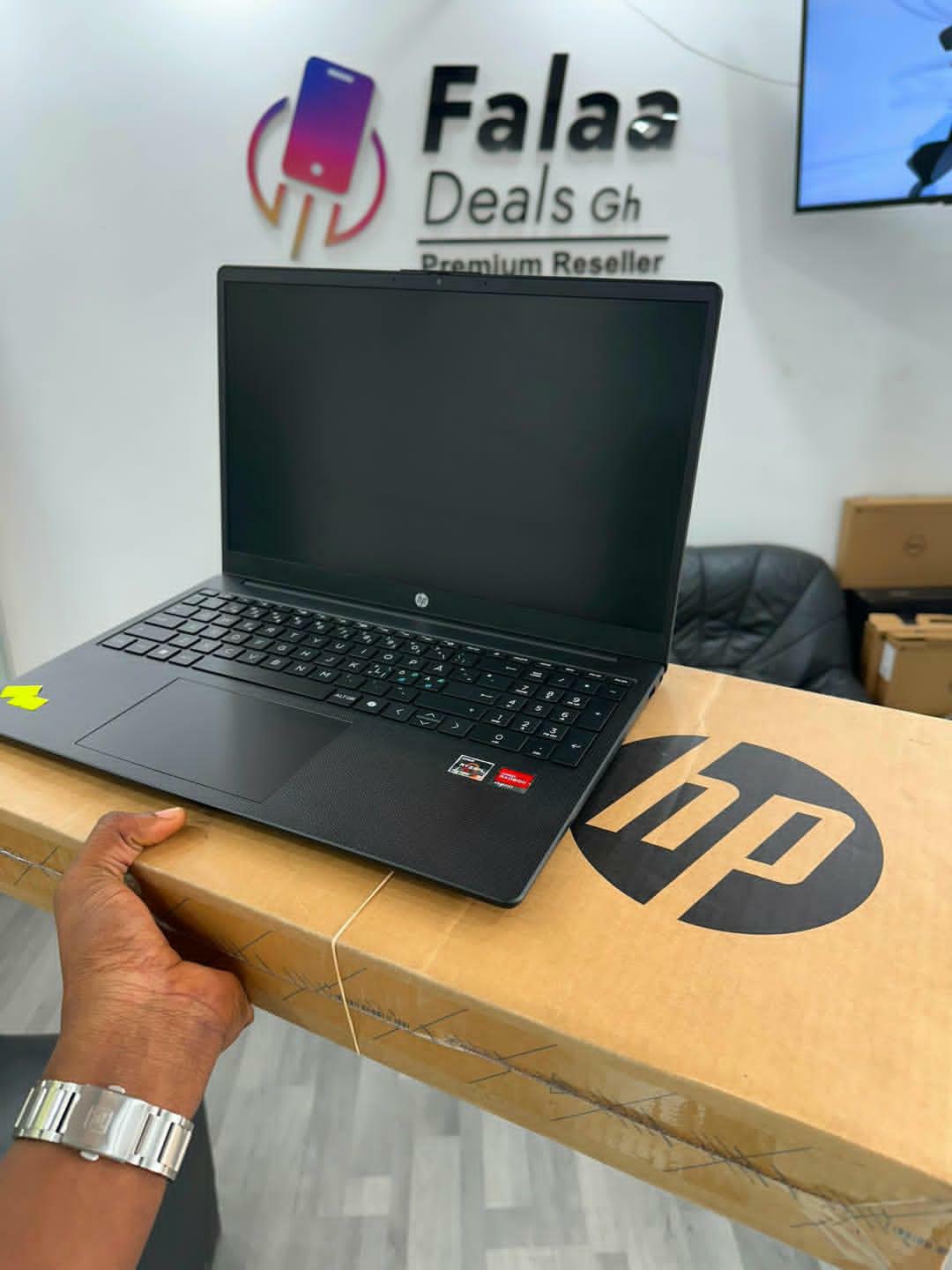 Quick sale 🔥|| new never usedhp laptop 15amd ryzen 3 8/128gb