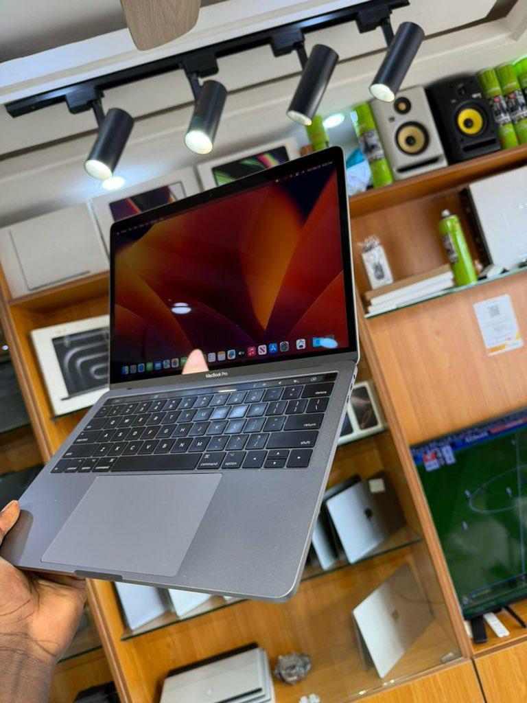 *2017 macbook pro*•intel core i7 •16gram •512ssd •touchbar✅•finger print