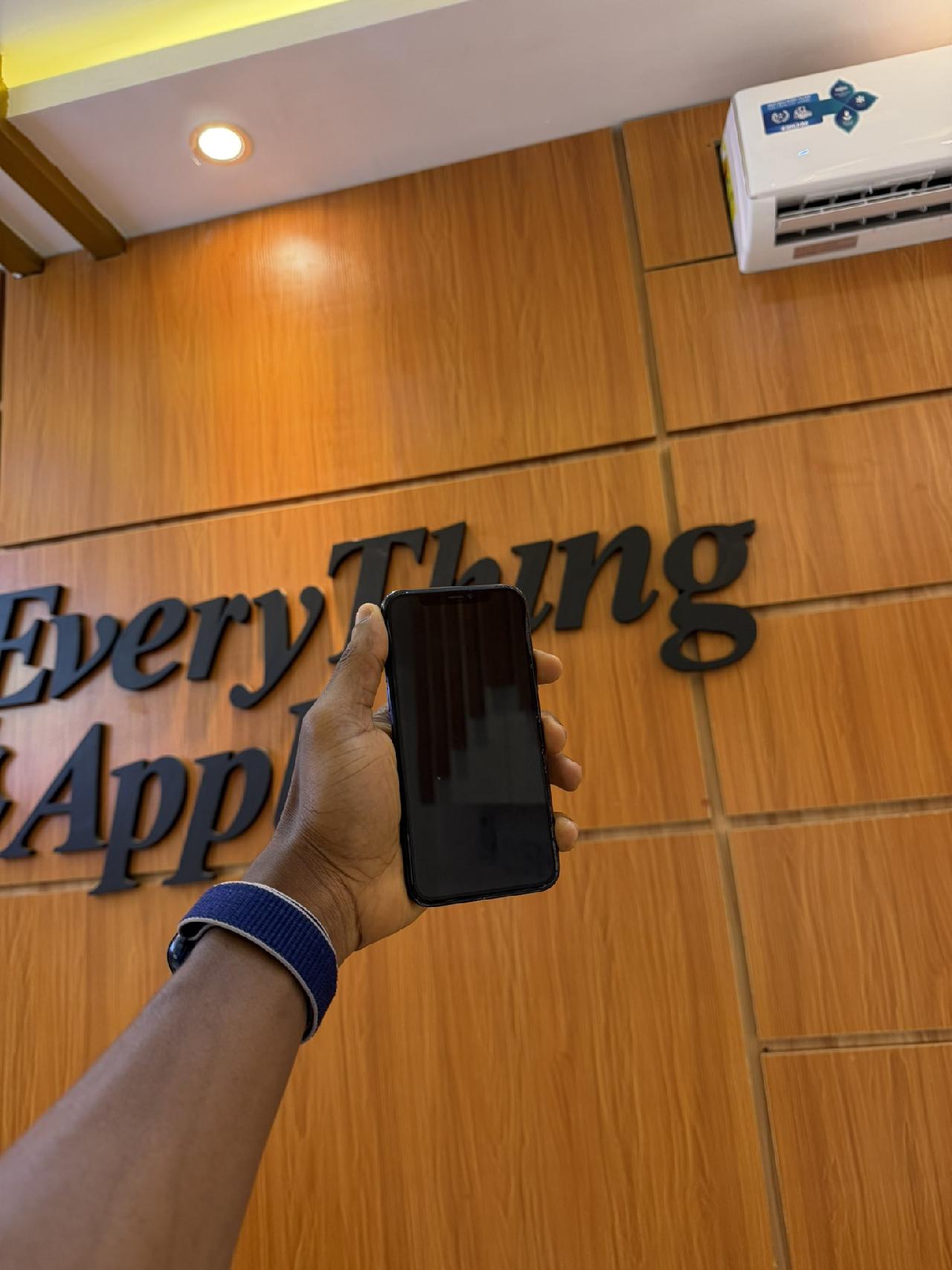 Iphone 11 pro 64gbfactory unlocked