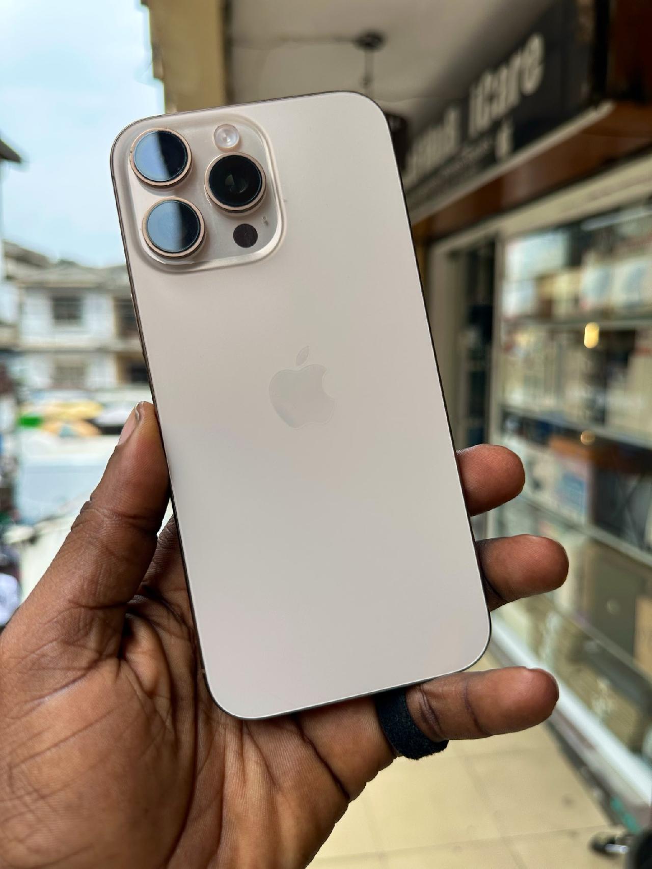 Iphone 16pro max 256gigesim unlock bh92%