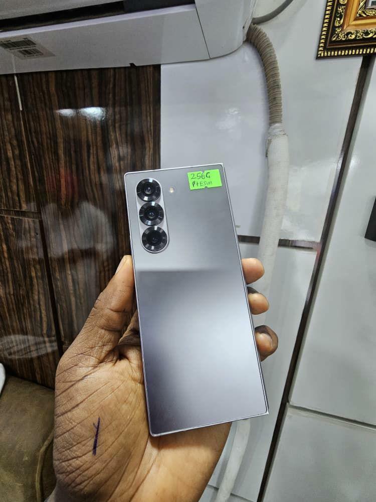 Samsung galaxy z fold 6256gb by 12gb ram physical sim plus e-sim only outside