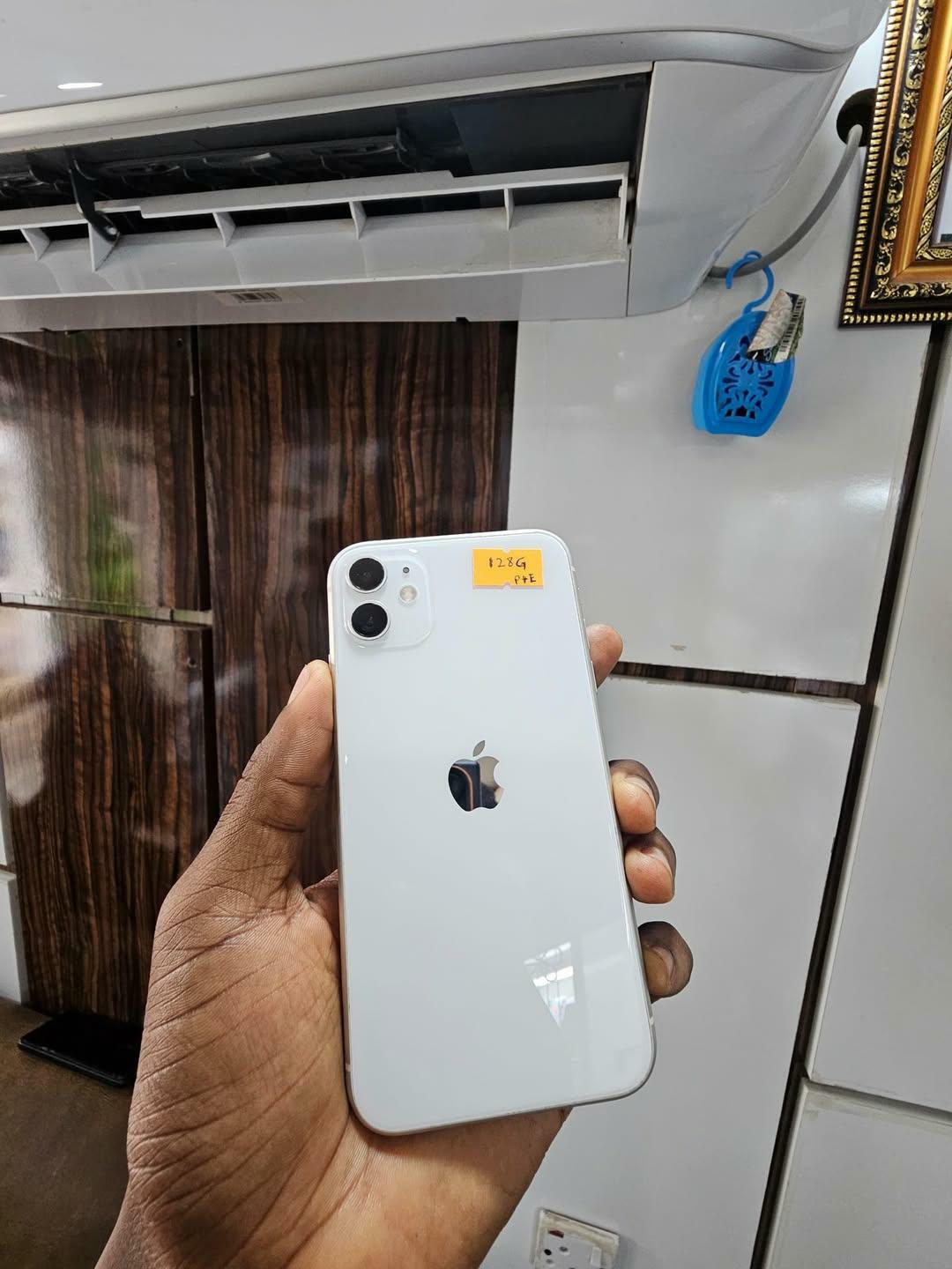 Iphone 11128gb // 100% bh face id & tt active direct uk 🇬🇧