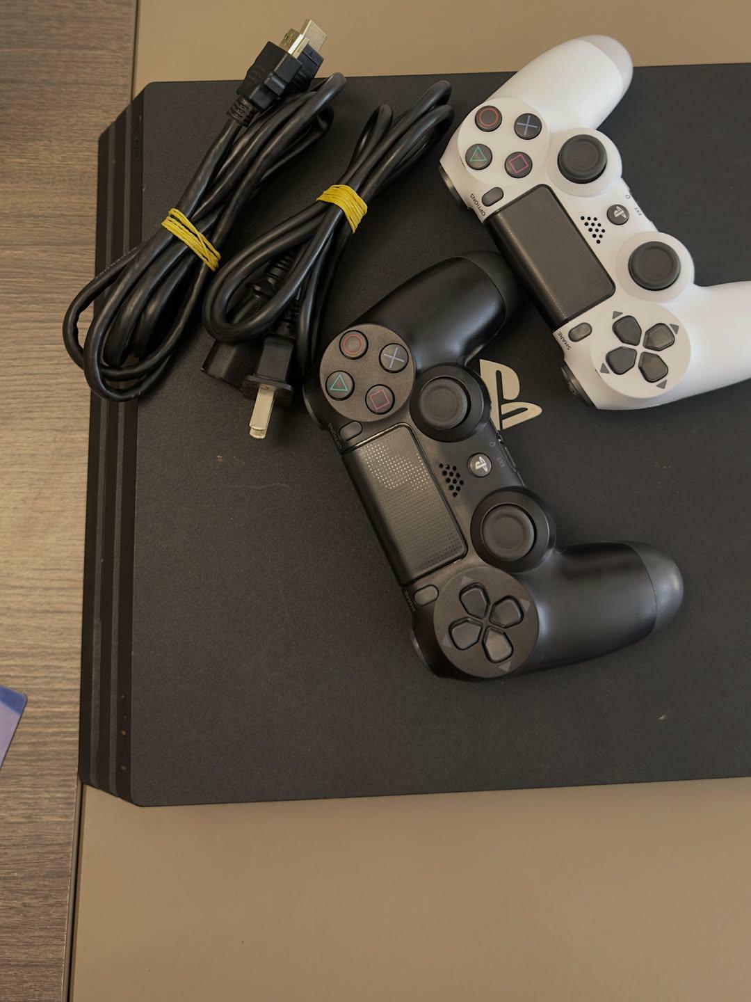 Ps4 pro 1tb 5 games 2 controller gta, god of war ragnarok need for speed horizon