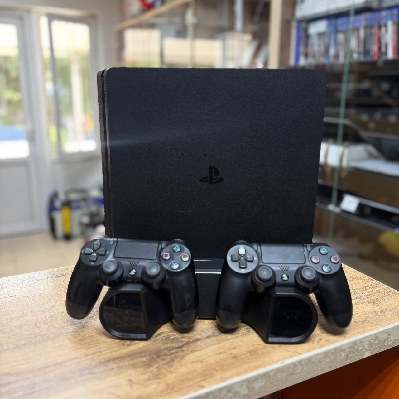 Playstation 4 slim