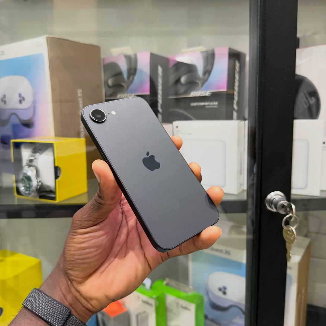 Pre-owned iphone 16e 128gb esim unlocked bh100%