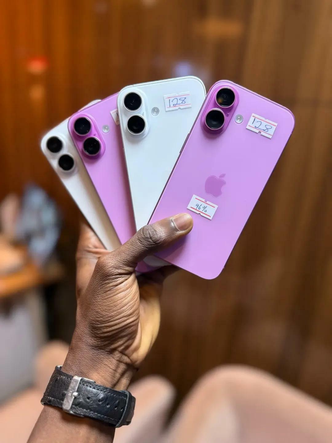 Clean uk used iphone 16 128gb phy esim