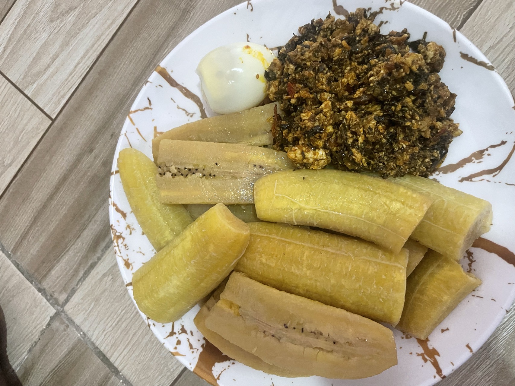 Plantain and kotombire with egg