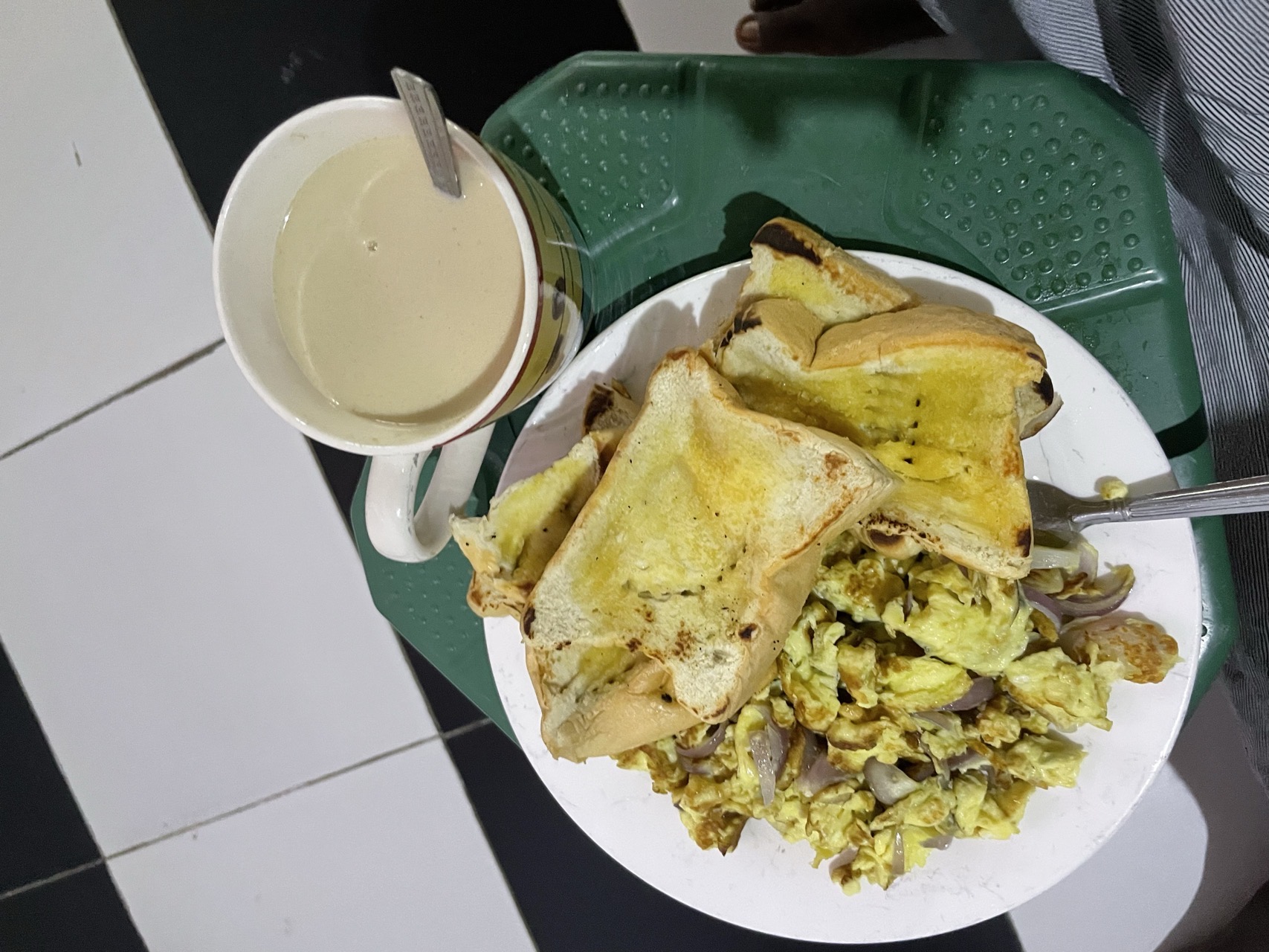 Toast egg and bread with tea