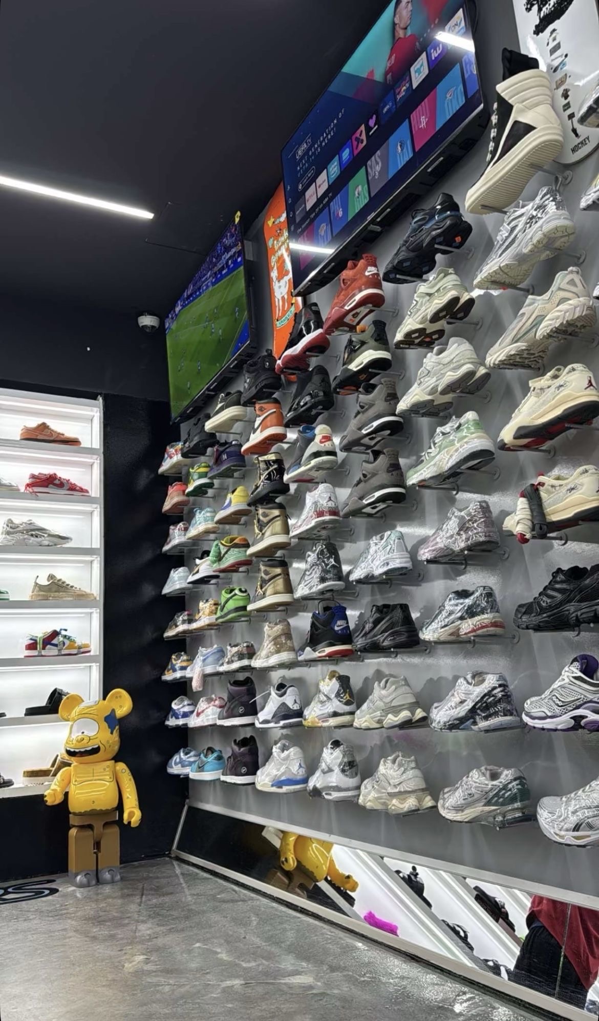 SNEAKERPLUGGH banner